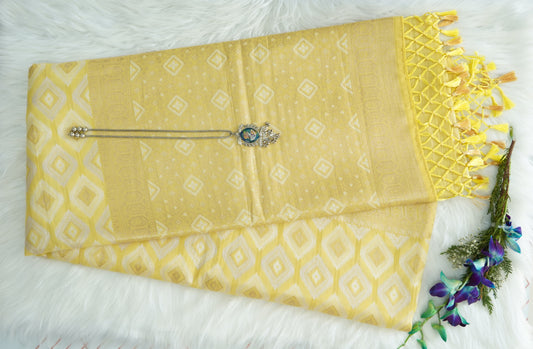 Radiant Lime Raw Silk Saree with Geometric Diamond Weave & Tassel-Trimmed Pallu